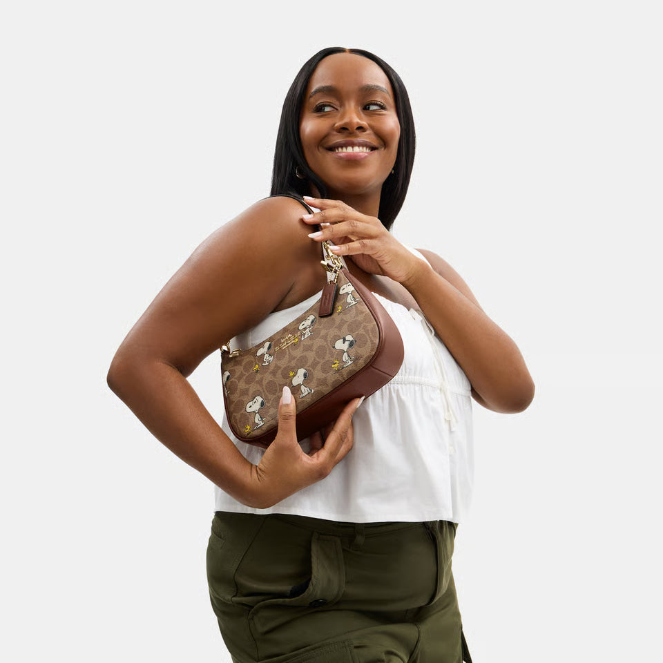 Teri Shoulder Bag in Signature Canvas with Snoopy Print